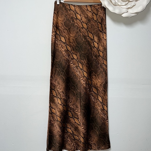 ANDAMANE BELLA PITON SNAKE PRINT MIDI SKIRT - Picture 7 of 10